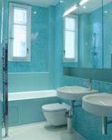 Salle de bain bleue